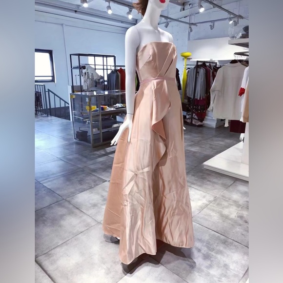 US 4 Marchesa Notte Collection Strapless Ruffle Gown NWT - Picture 2 of 13